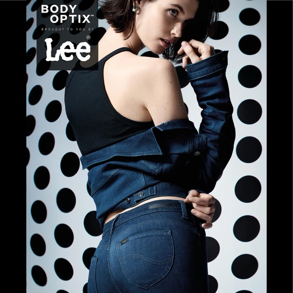 NWT Women’s Size 29 Lee Body Optix Stretchable Jeans With Ripped Leg Opening - Picture 3 of 11